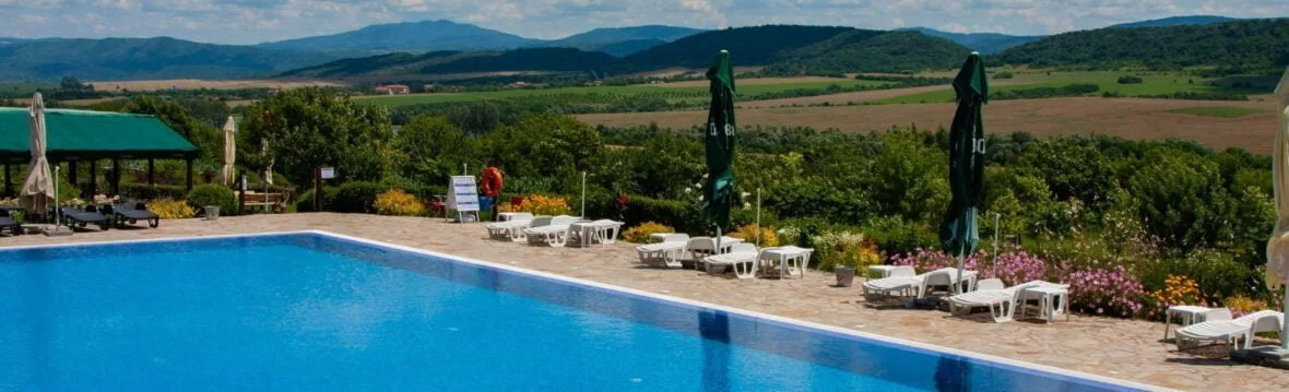 Swimming pool and sunbeds with flower garden at Camping Veliko Tarnovo