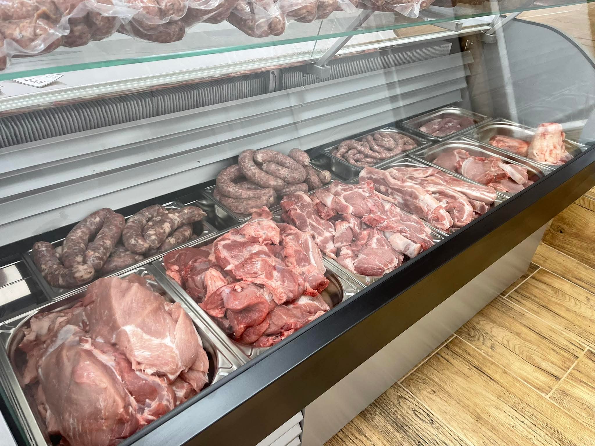 Fresh meat counter at Dravelinov Butchers Shop